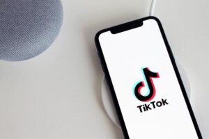 Should TikTok Be Banned Essay: Revealing the Hidden Dangers Behind the Trend!